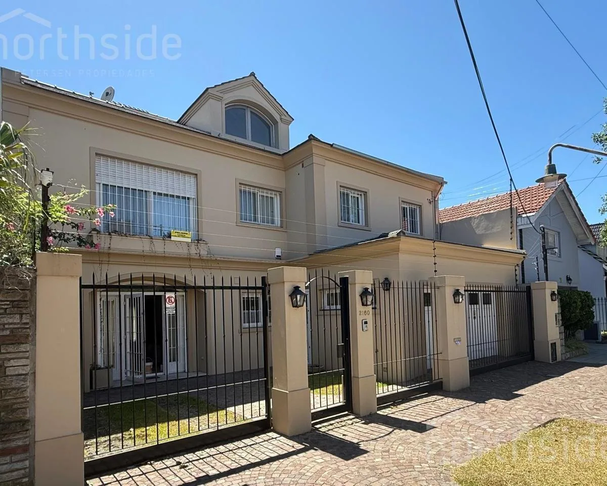 Four-bedroom house for rent in Martínez