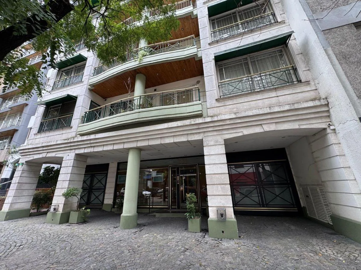 Three-bedroom half-floor apartment in Lomas de Zamora
