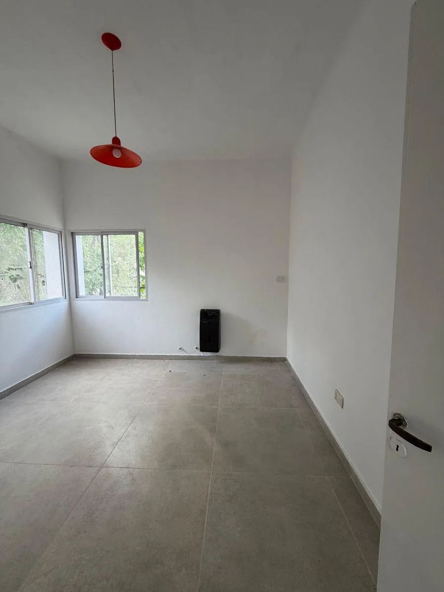 Departamento en planta alta de 3 ambientes en Remedios de Escalada