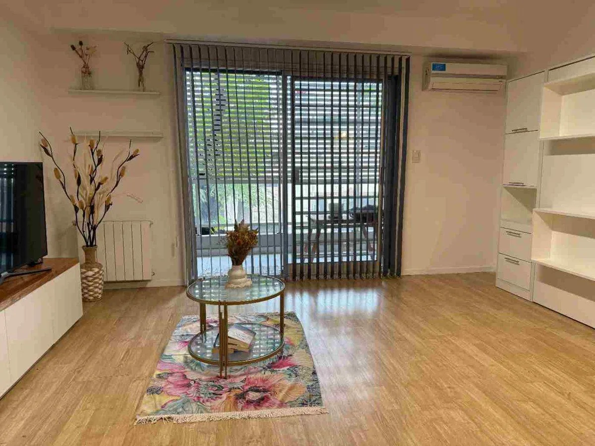 Kitnet mobiliada de frente para a rua em Caballito