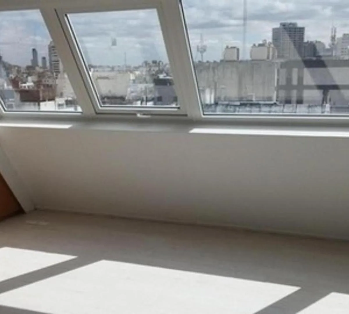 Трёхкомнатная квартира с двумя спальнями в Recoleta