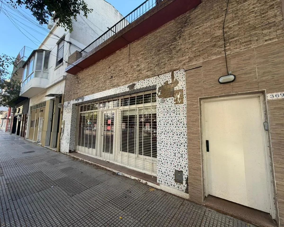 PH con local al frente en Parque Chacabuco