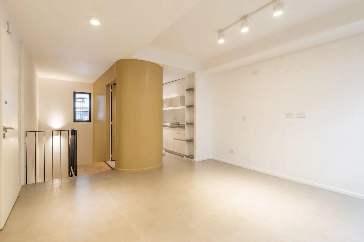 Departamento de 2 ambientes tipo dúplex en Flores