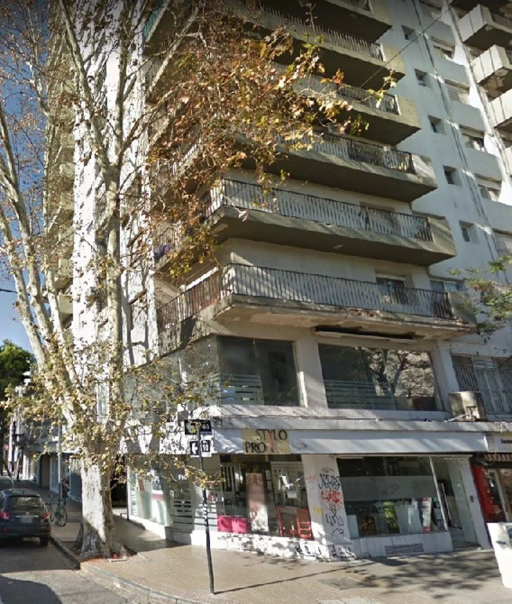 Apartamento de 3 dormitórios com vaga de garagem e dependência de serviço em La Plata