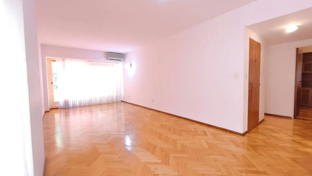 Apartamento de quatro ambientes com dependência em Recoleta