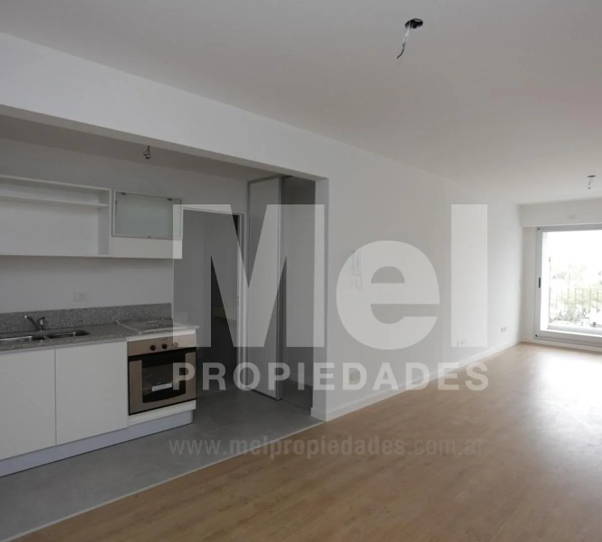 Monoambiente con balcón apto profesional en General San Martín