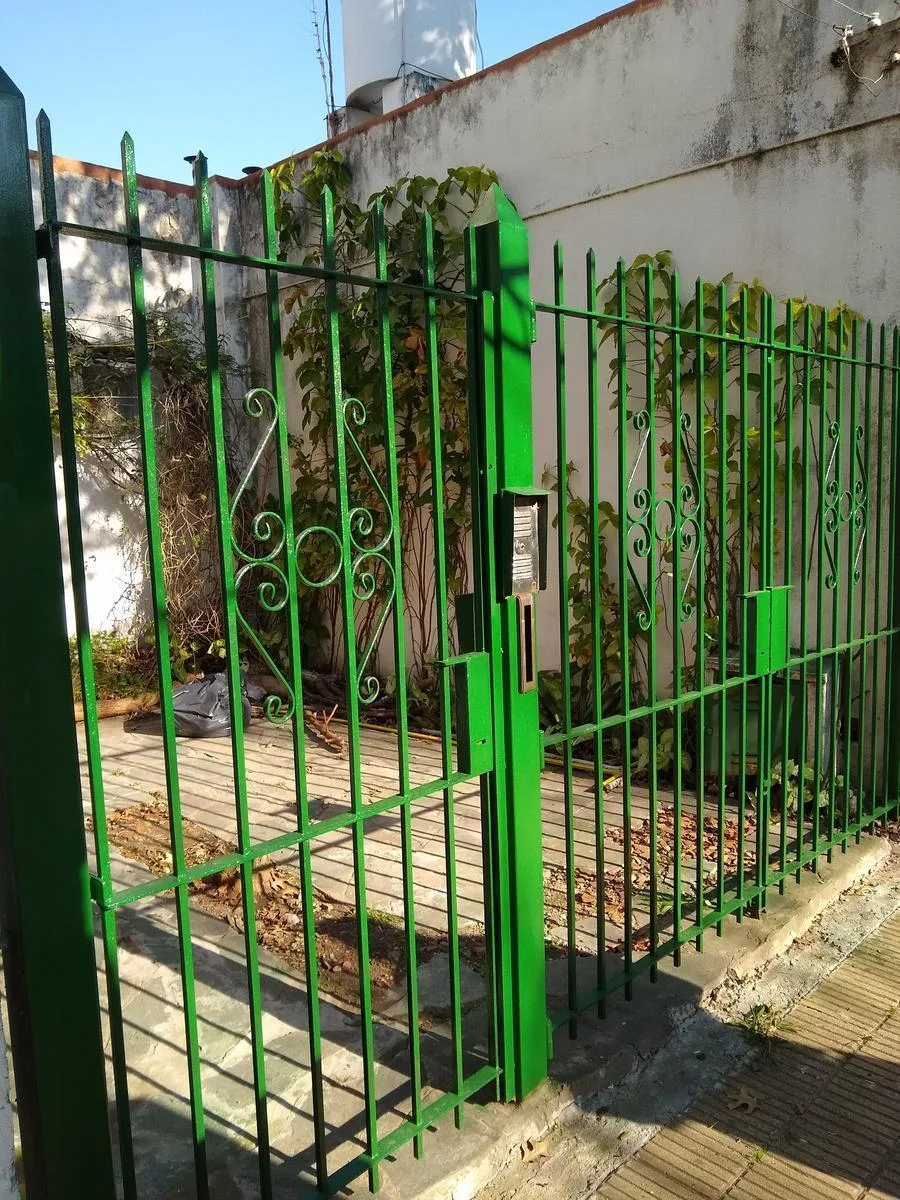 PH de dois quartos em Vicente López (Olivos) com garagem e pátio, sem condomínio