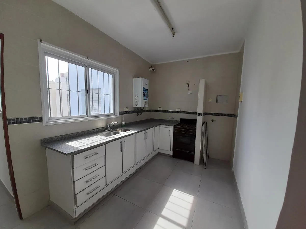 Двухкомнатная квартира с двумя спальнями в Quilmes Centro