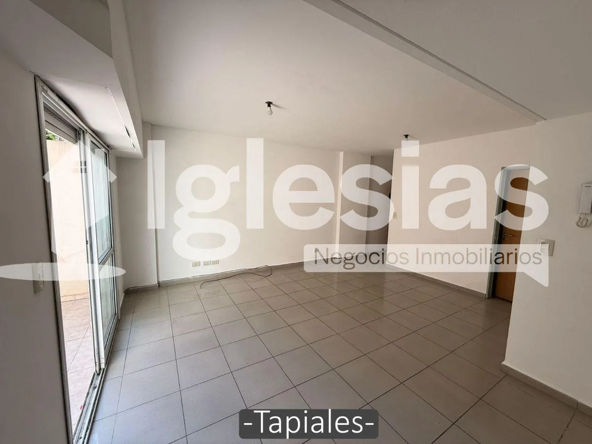 Kitnet com pátio em Tapiales