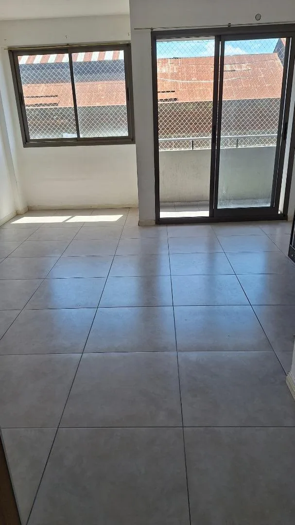 Monoambiente con balcón en Parque Chacabuco