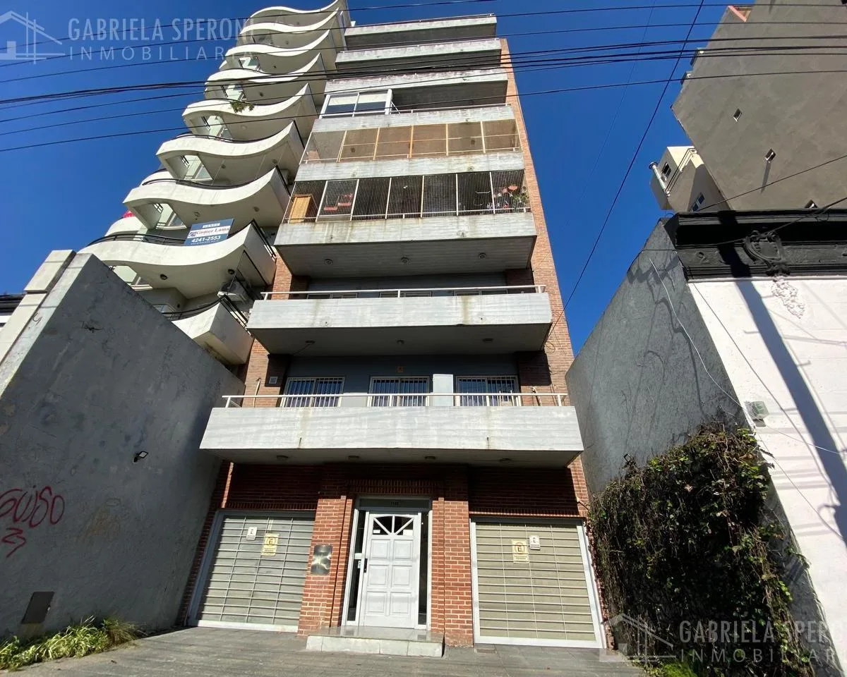 Apartamento de 2 ambientes com 1 quarto para alugar em Lanús