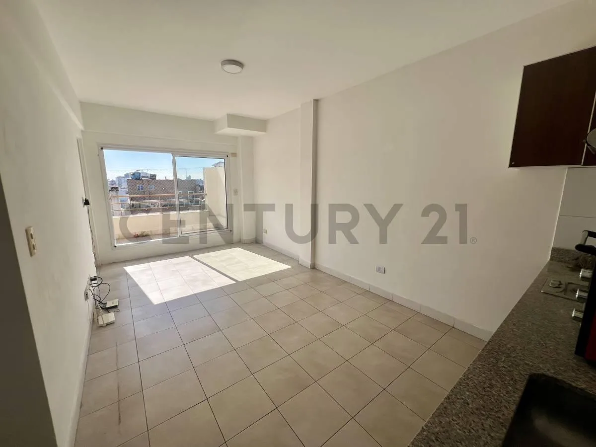 Kitnet de 2 ambientes em Villa Urquiza com varanda/terraço