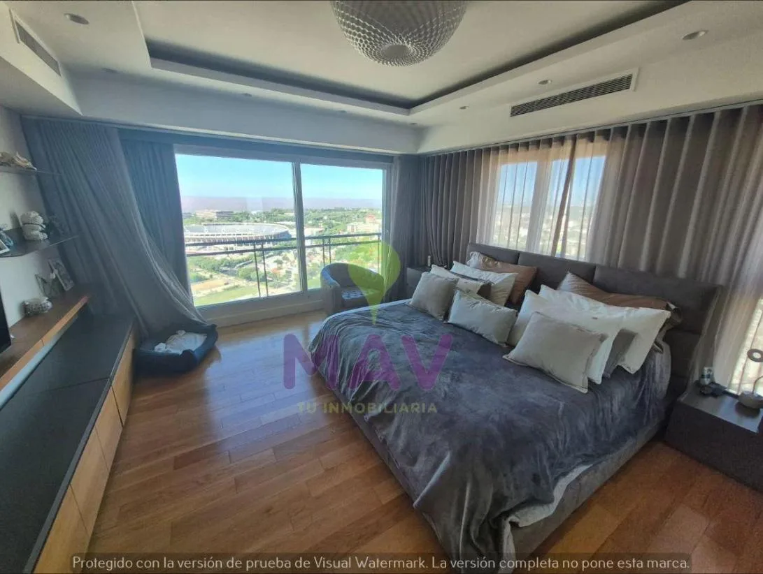 Четырёхкомнатная квартира на верхнем этаже в Núñez