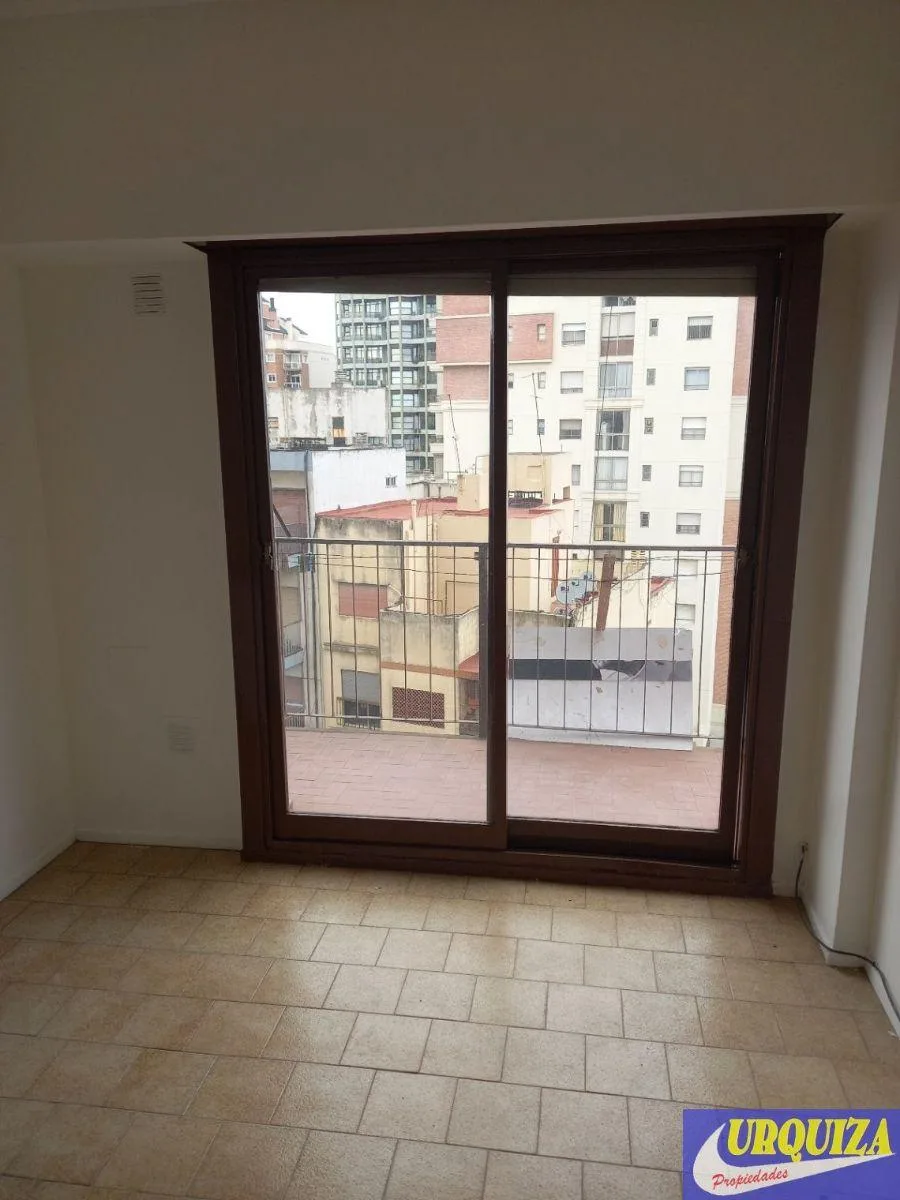 Departamento de 2 ambientes con balcón en Ramos Mejía