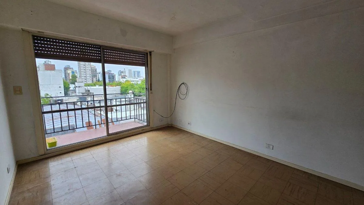 Two-room apartment with balcony in Quilmes