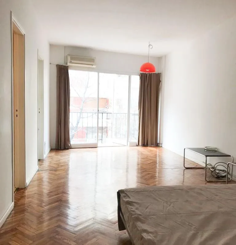 Monoambiente con balcón en Recoleta