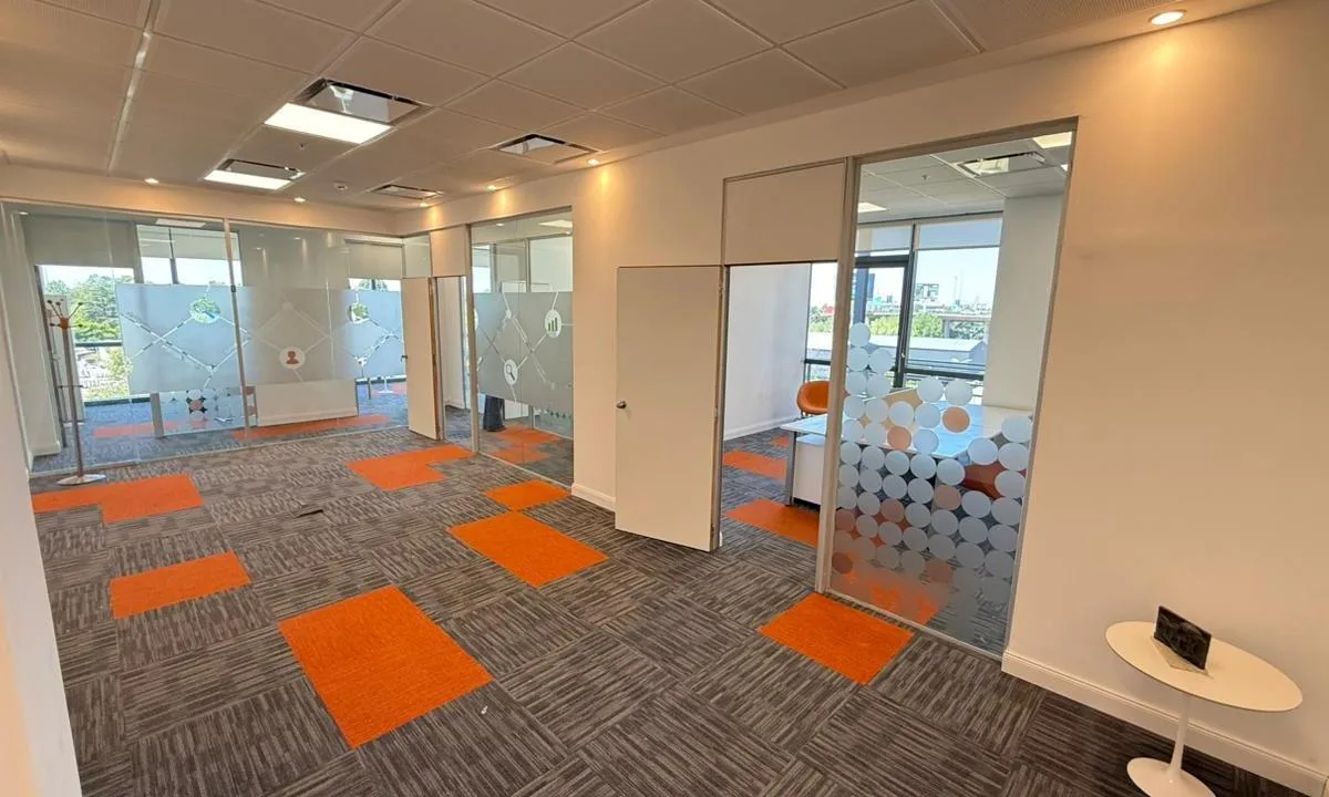 Venta/ Alquil en Al Rio Docks, Oficina 200 m&sup2; - 2 Cocheras - Piso 3 Vista Al Rio (Certificación Leed)