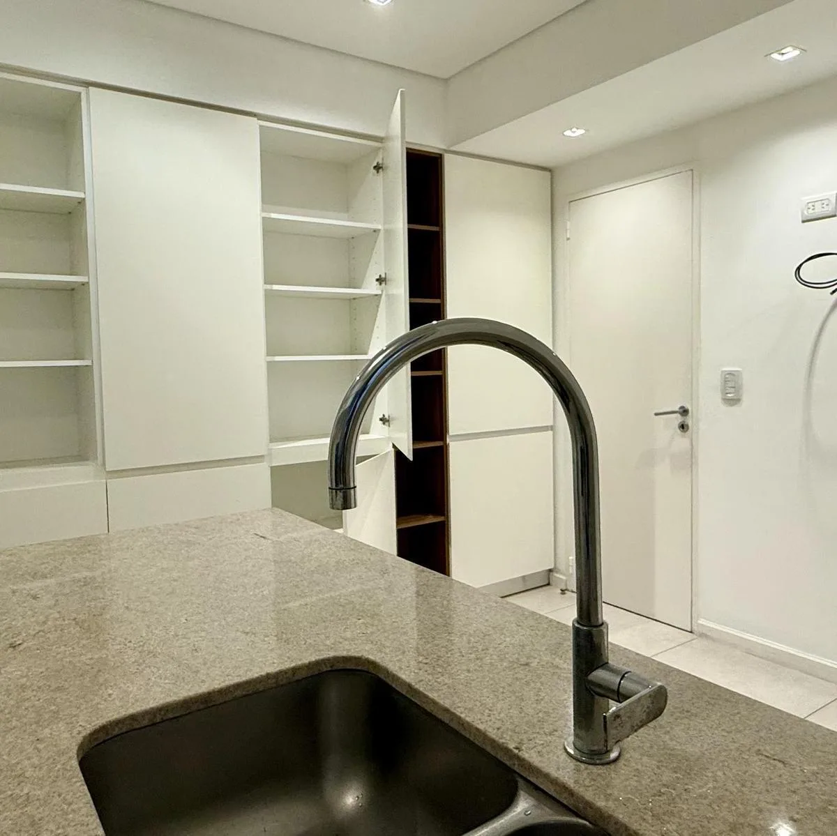 Four-bedroom apartment with service quarters in Retiro