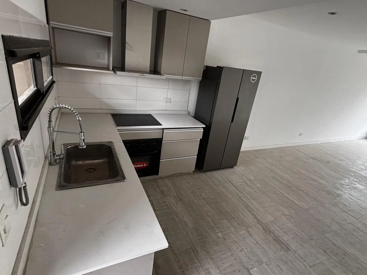 Apartamento de três ambientes com terraço em Ituzaingó