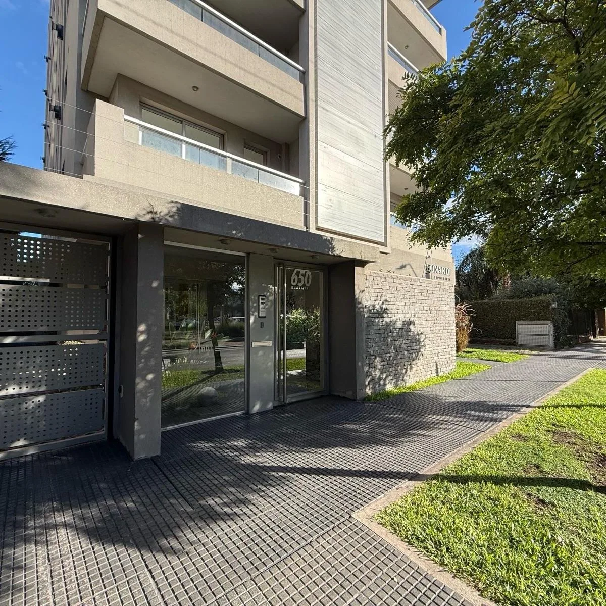 Studio apartment with balcony in Ituzaingó Centro