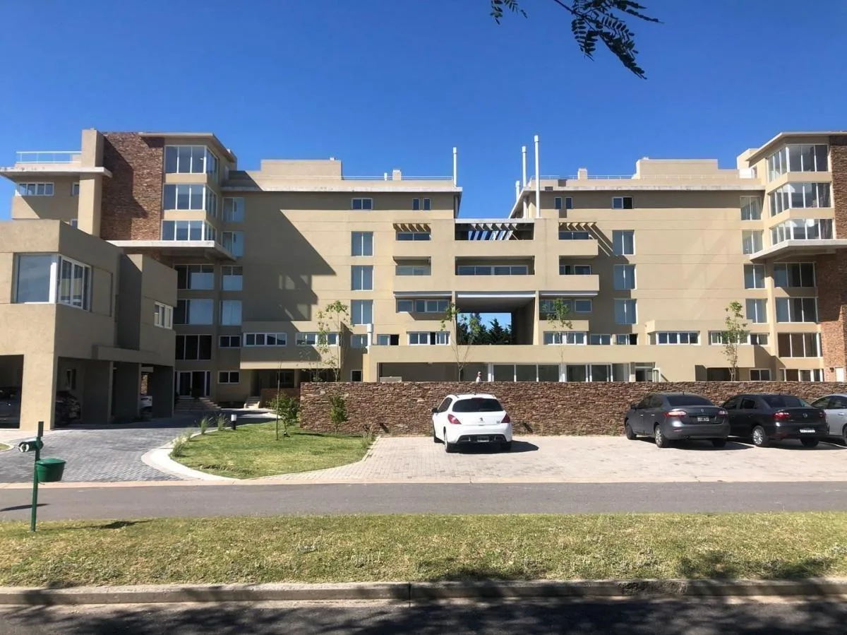 Departamento de 2 ambientes a estrenar con cochera cubierta y piscina en Tigre