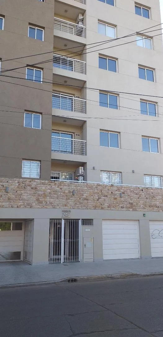 Alquiler Departamento de Tres Ambientes con Una Cochera