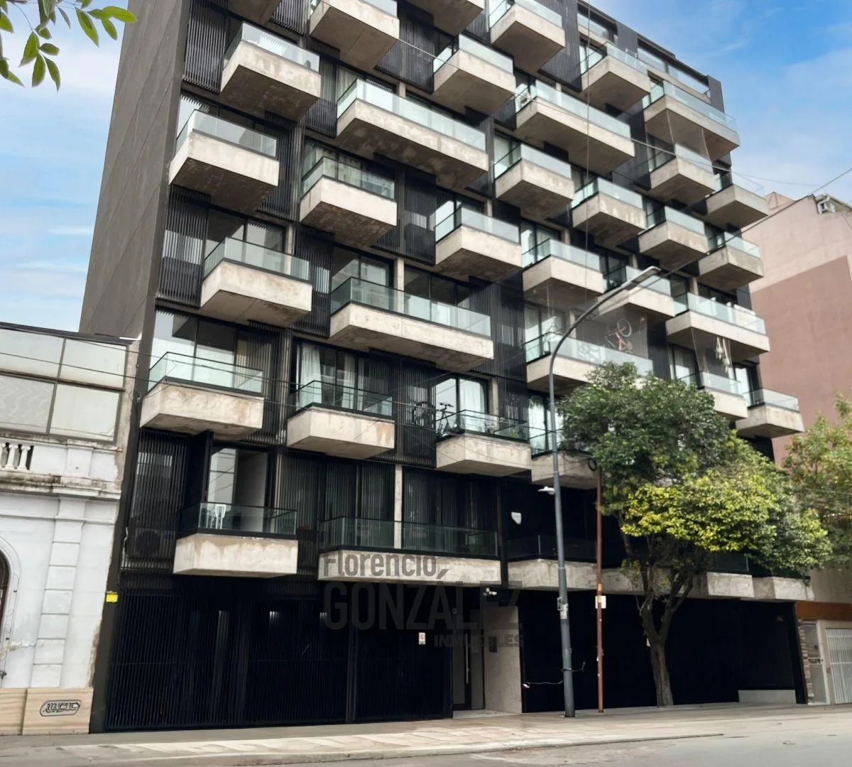 Apartamento de dois ambientes de frente em Liniers