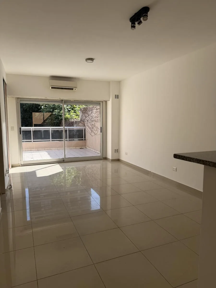 Monoambiente con balcón aterrazado en Villa Urquiza