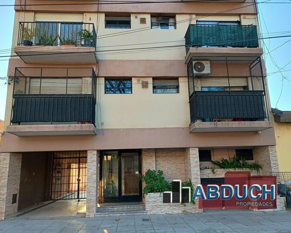 Apartamento de 3 ambientes com 2 dormitórios e varanda em Villa Ballester