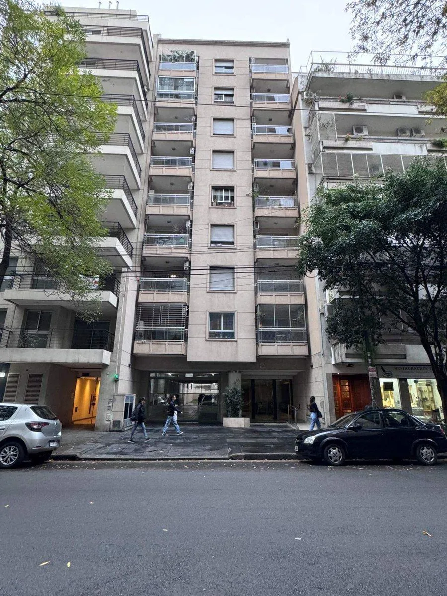 Departamento de 2 ambientes con cochera en Flores
