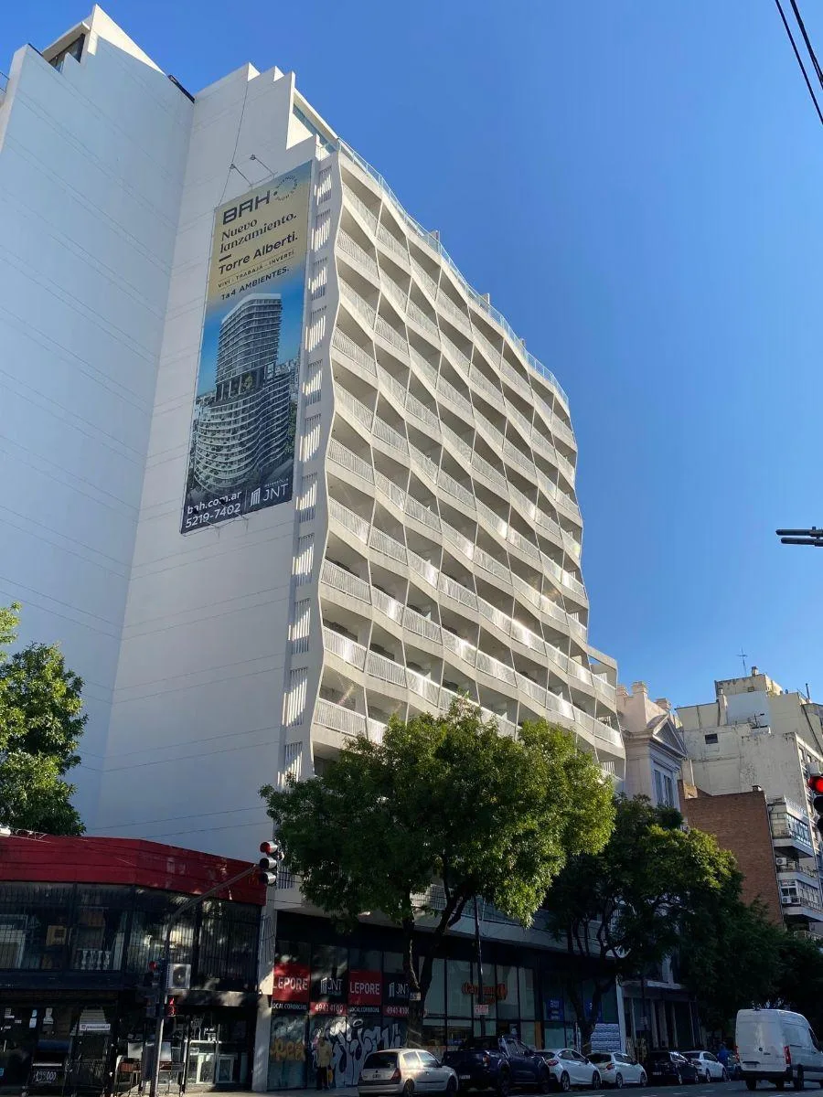 Kitnet novo com varanda em Monserrat