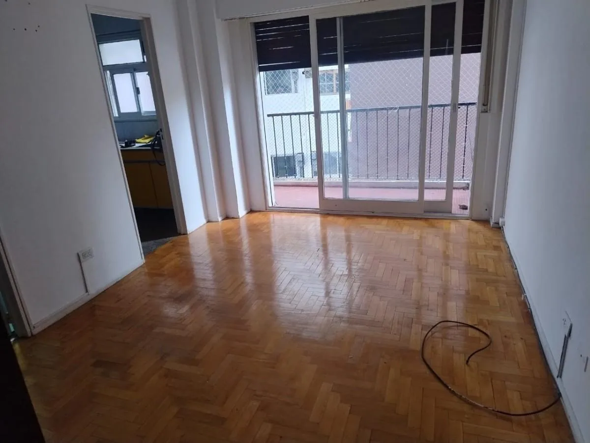 Kitnet com varanda para alugar em Almagro