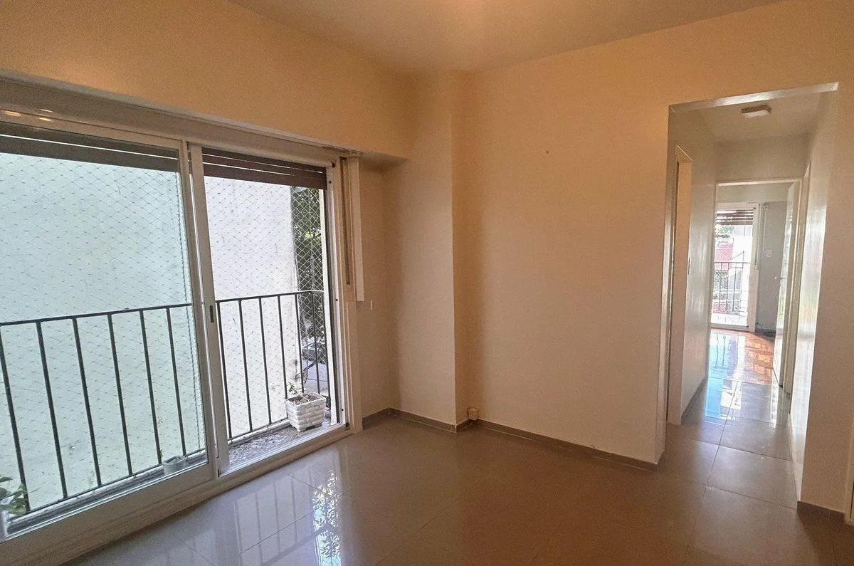 Apartamento de três ambientes com 2 quartos e varanda em Palermo