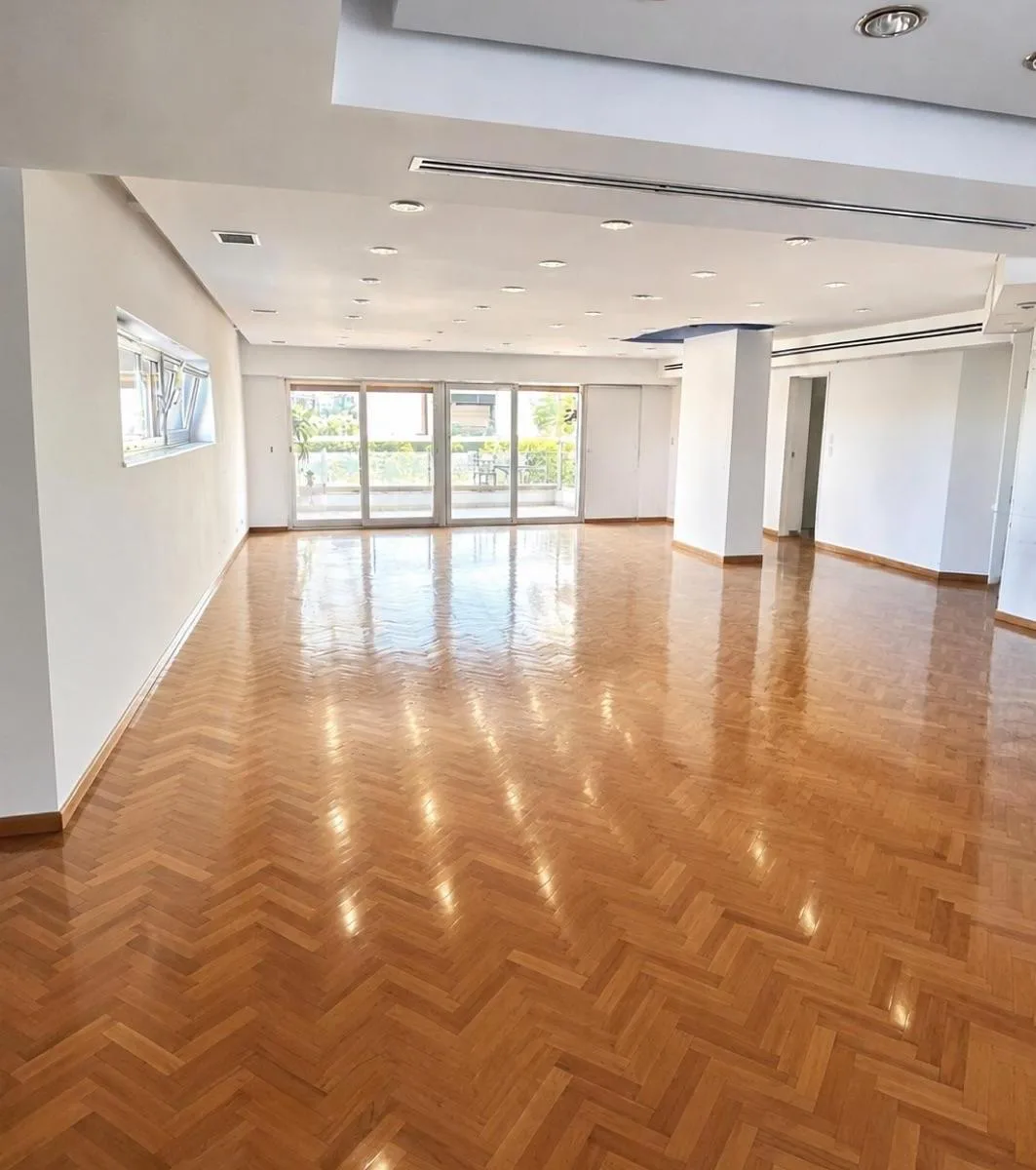 Apartamento reformado de quatro quartos em Recoleta