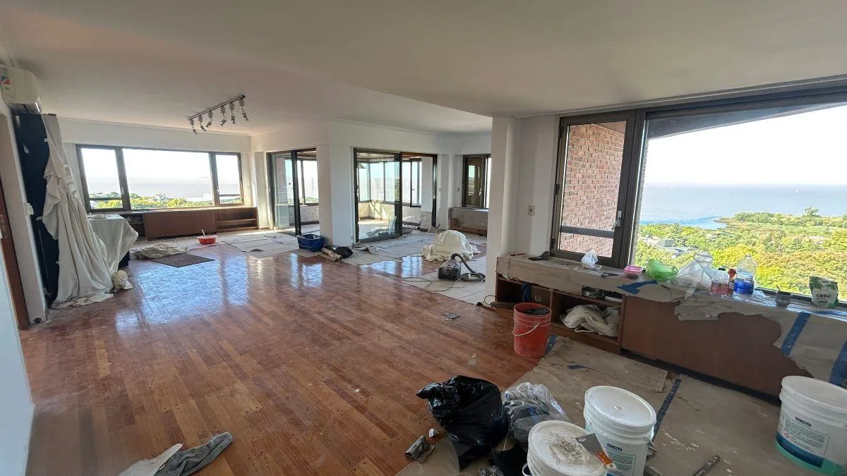 Квартира с 3 спальнями, комнатой для прислуги и паркингом в La Lucila