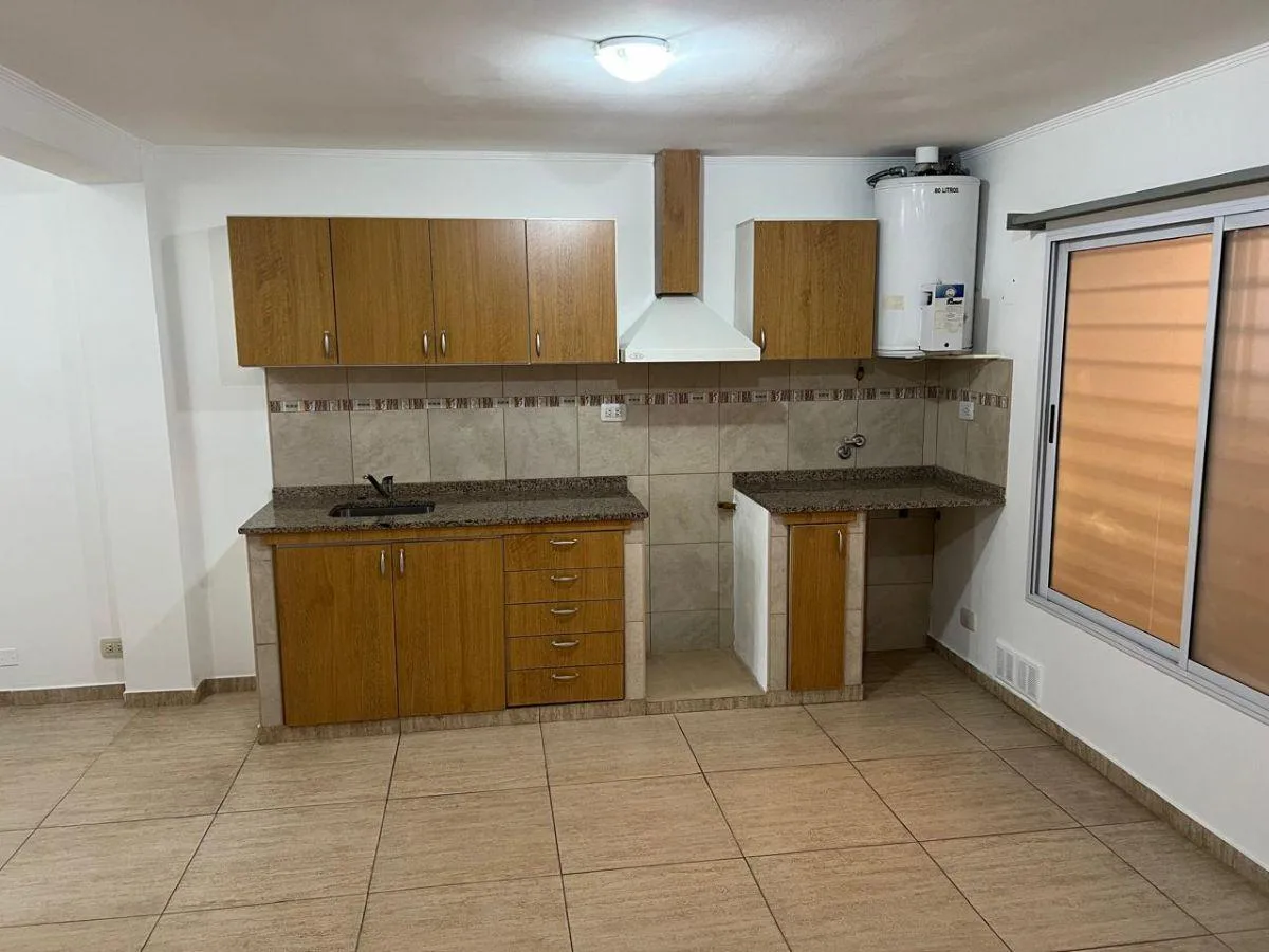 Departamento 3 Ambientes Al Frente con Balcon en Luzuriaga