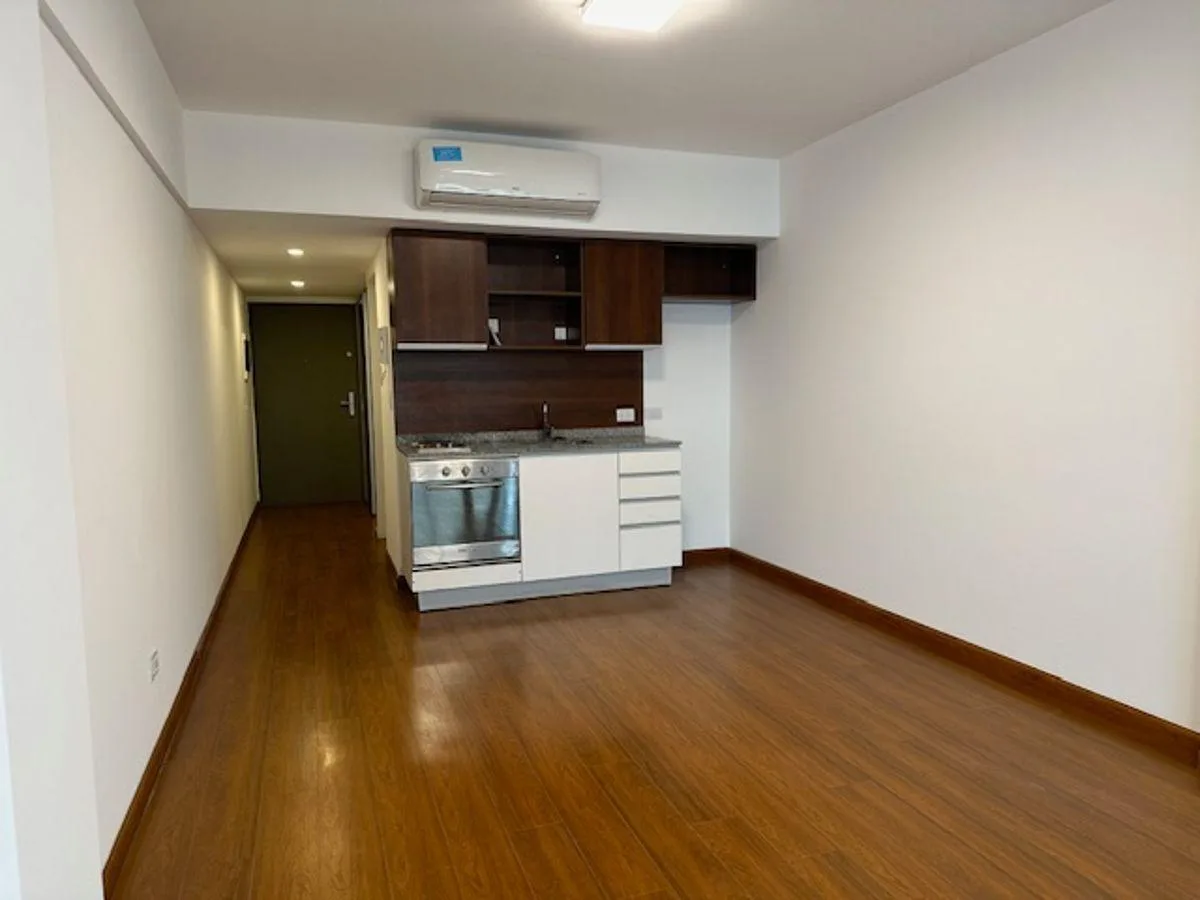 Monoambiente con balcón en Recoleta