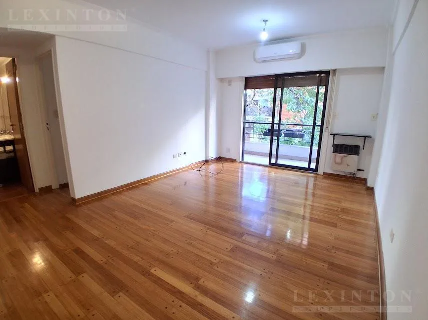 Departamento de 2 ambientes al frente con balcón y cochera fija en Belgrano