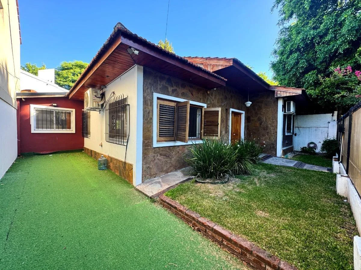 Three-bedroom house in Victoria