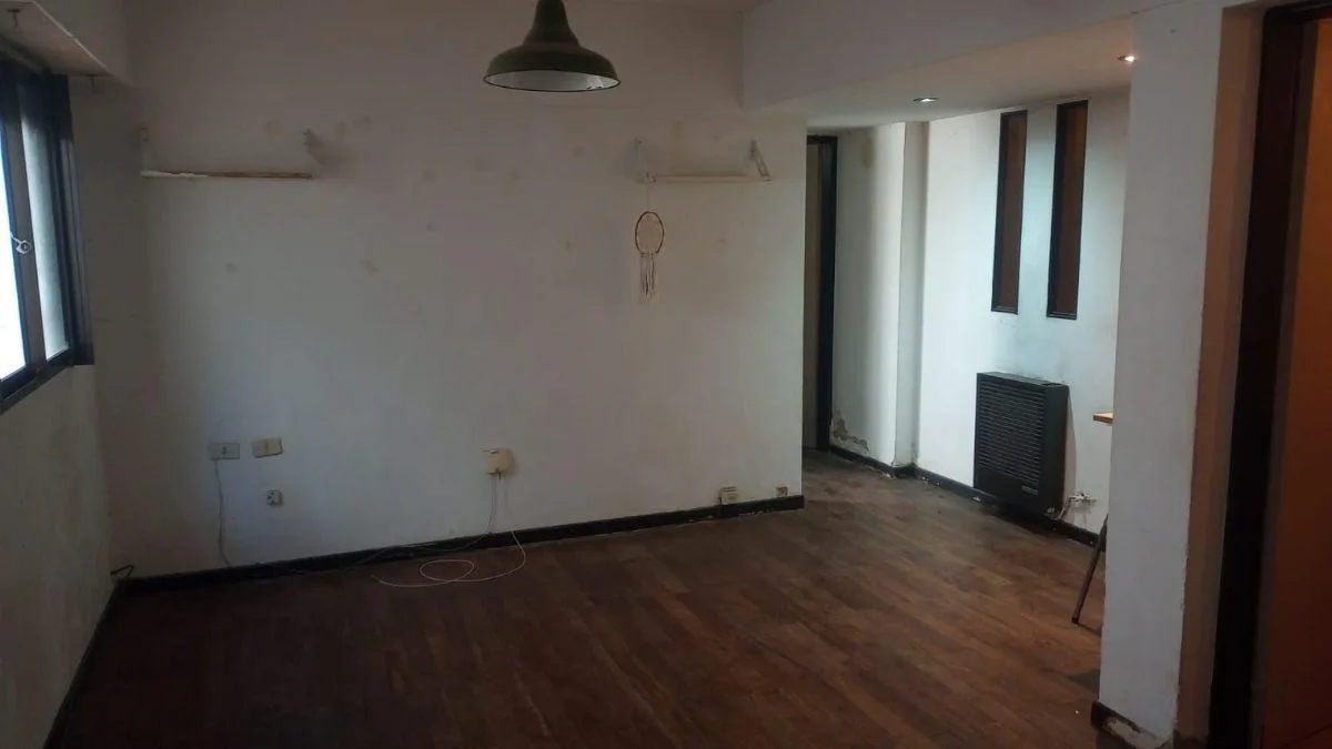 Apartamento de dois ambientes no térreo em La Plata