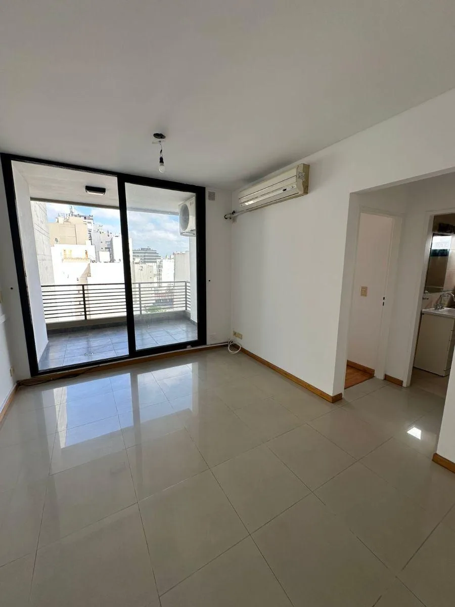Apartamento de 2 ambientes com varanda-terraço em Villa Luro