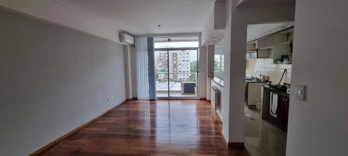 Two-bedroom three-room apartment with parking in Flores