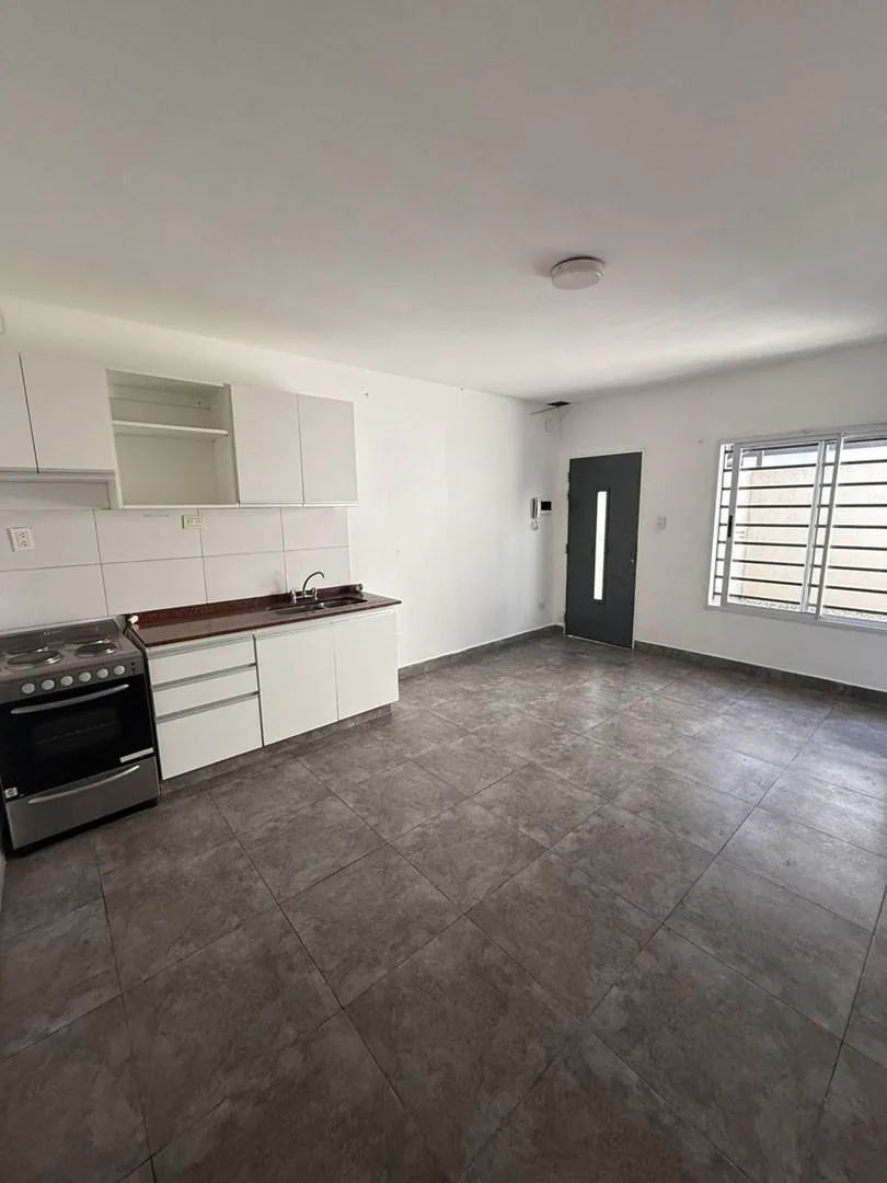 Monoambiente con patio en Villa Libertad, General San Martín