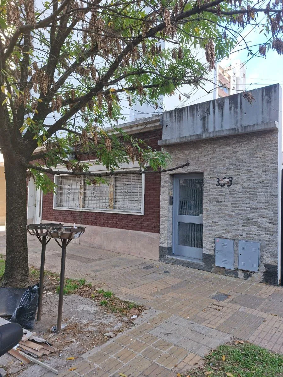 One-bedroom apartment on the first floor with stair access in Lomas de Zamora