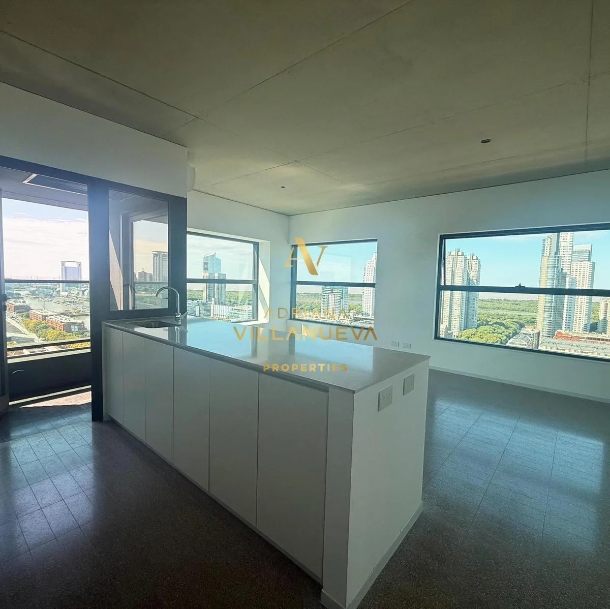 Apartamento de 3 ambientes com 2 dormitórios e varanda em San Telmo