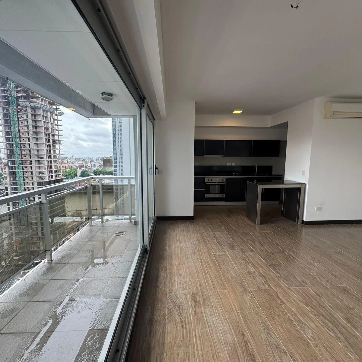 Apartamento de dois ambientes sem mobília em Puerto Madero