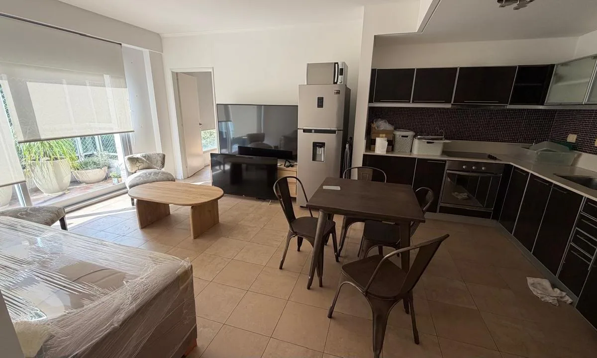 Apartamento mobiliado de três ambientes com varanda e vaga em Puerto Madero