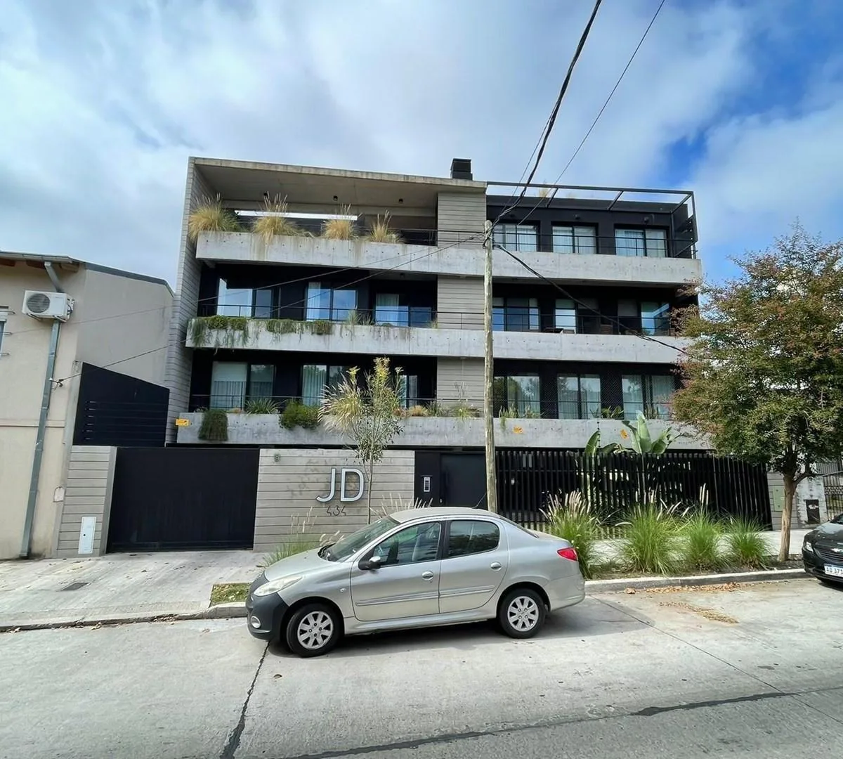 Departamento de 4 ambientes con balcón terraza y cochera en San Isidro