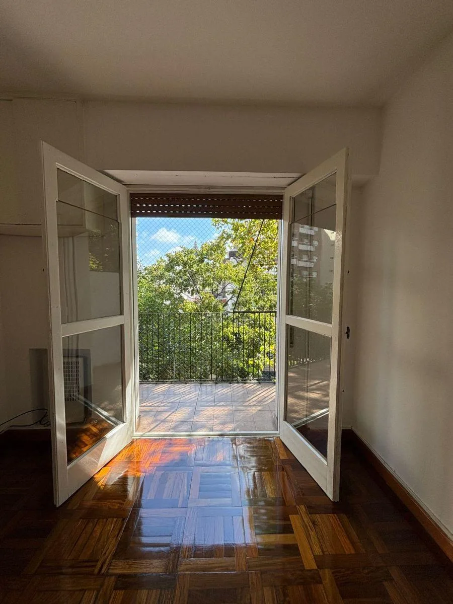 Departamento de 3 ambientes con balcón en Flores