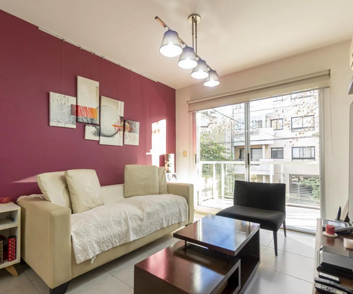 Two-room apartment with (assigned) parking in Flores